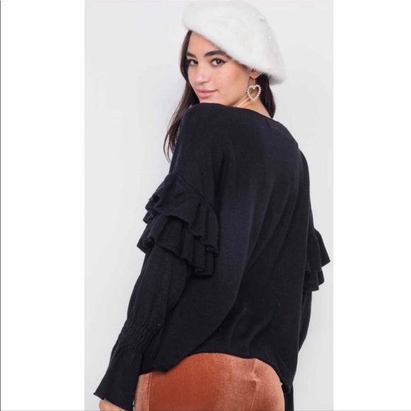 NWT Black Scoop Neck Tiered Long Sleeve Bell Sweater - Picture 3 of 5